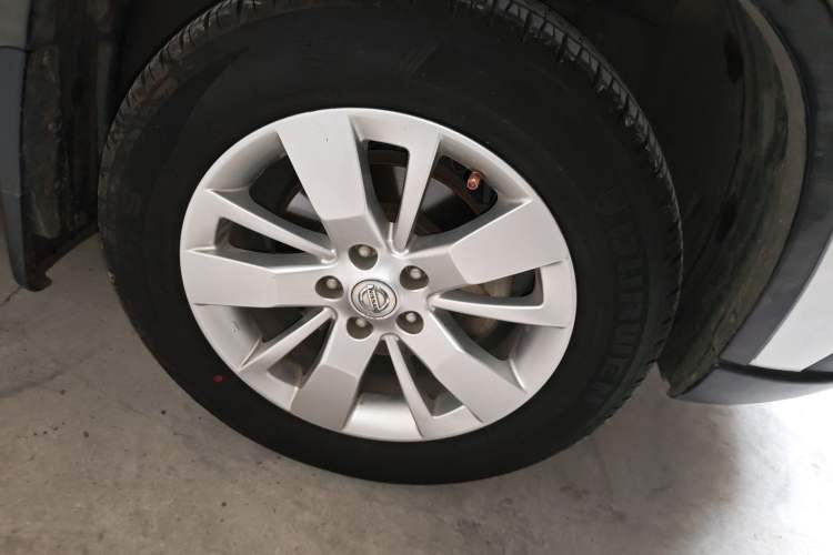 Used Dongfeng Fengdu MX6 2015 2.0L CVT Two-Wheel Drive Excellence Edition Right Front Wheel Hub