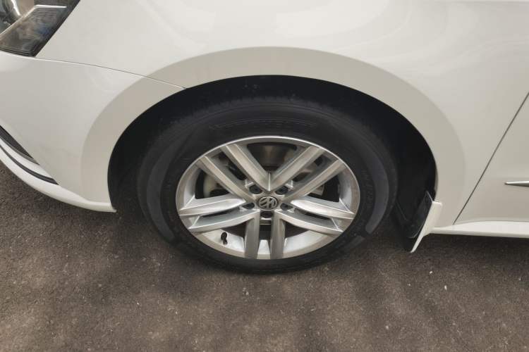 Used Volkswagen Gran Lavida 2015 230TSI DSG Comfort Edition
