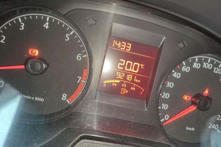 Used Volkswagen Santana 2015 1.4L Manual Fashion Edition Odometer Close Up