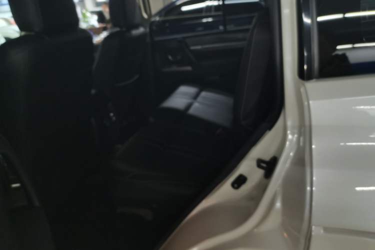 Used Mitsubishi Pajero 2018 3.0L Automatic Standard Edition
