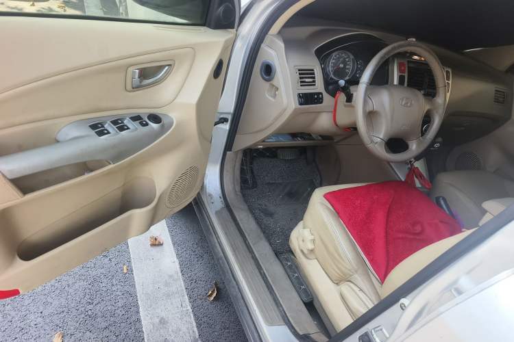 Used Hyundai Tucson 2009 2.0L Automatic Two-Wheel Drive with Sunroof Driver Seat