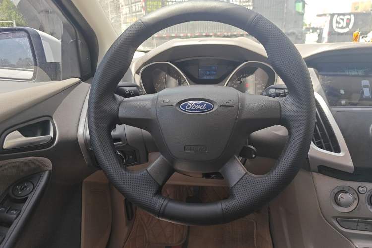 Used Ford Focus 2012 Sedan 1.6L Manual Comfort Model
