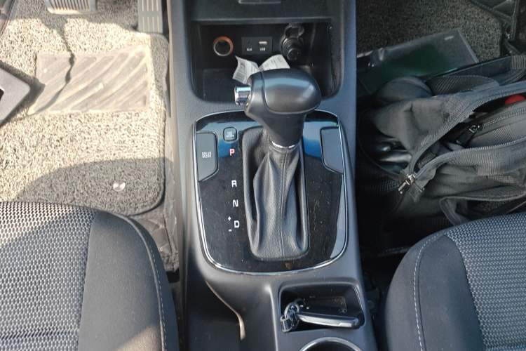 Used Kia K3 2016 1.6L Automatic GLS Gear Lever