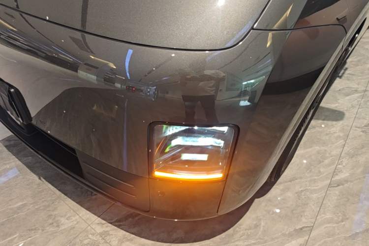 Used Li Auto MEGA 2025 Ultra Smart Refreshed Edition
