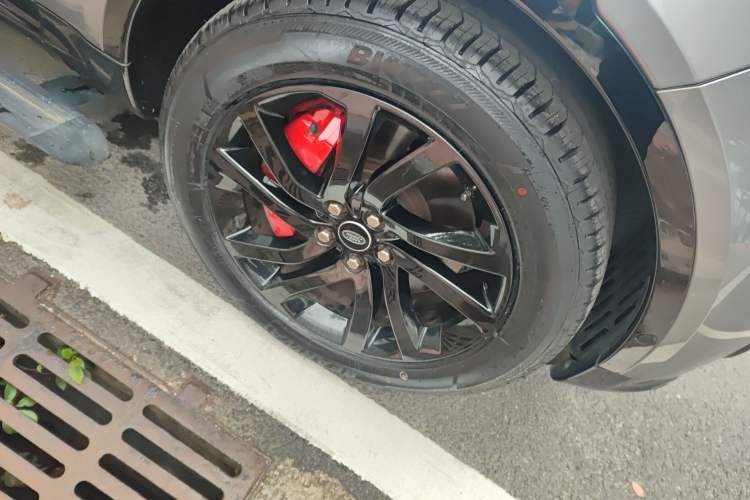 Used Land Rover Discovery 2020 2.0T 30th Anniversary Special Edition Right Front Wheel Hub