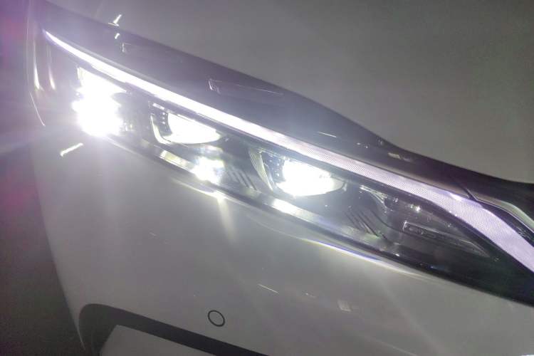 Used BYD Han 2023 EV Champion Edition 605KM Front-Drive Premium Model Right Front Headlight