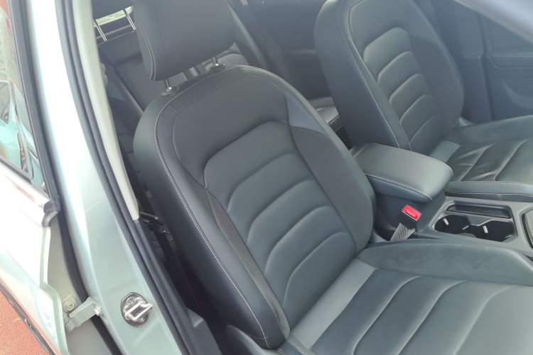 Used Volkswagen Tiguan L 2021 330TSI Automatic Two-Wheel Drive R-Line Enhanced Edition Right Front Seat