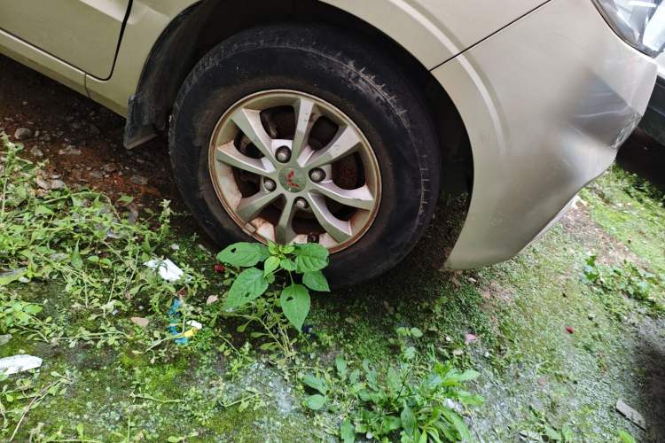 Used Wuling Hongguang 2021 1.5L S Basic Enclosed-Window Vehicle LAR Right Front Wheel Hub