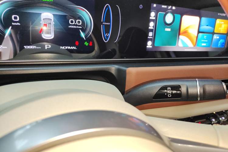 Used ORA Good Cat 2023 401 km Standard Range Luxury Version Lithium Iron Phosphate