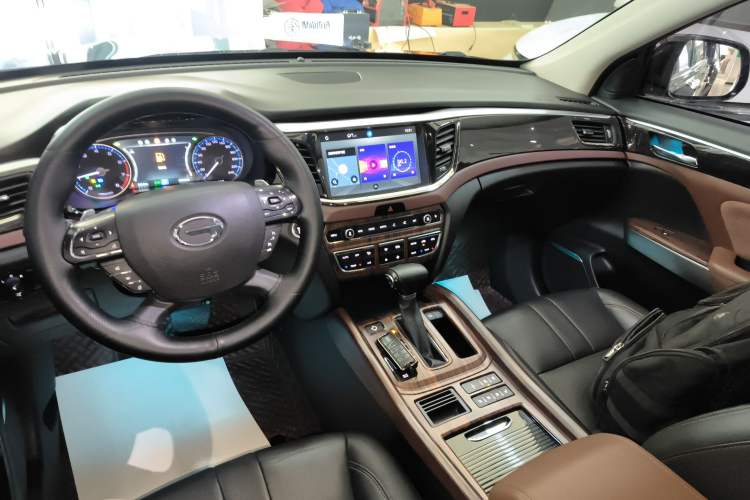 Used GAC Trumpchi GS8 2019 390T Two-Wheel Drive Luxury Smart Connectivity Version (7 Seats) Audio And AC Panel