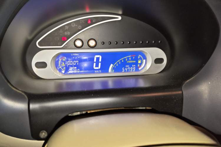 Used Chery QQ3 2012 Stylish Edition 1.0L Manual Start-Up Model Odometer Close Up