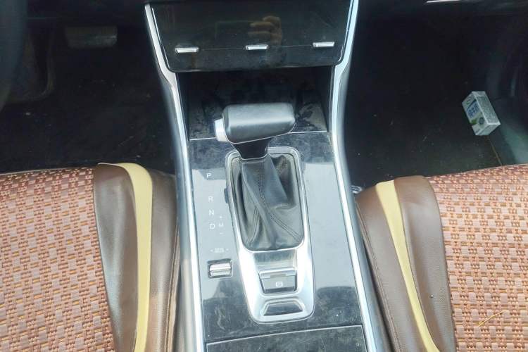 Used CHANGAN CS75 2021 Honor Million Edition 280T DCT Luxury Model Gear Lever