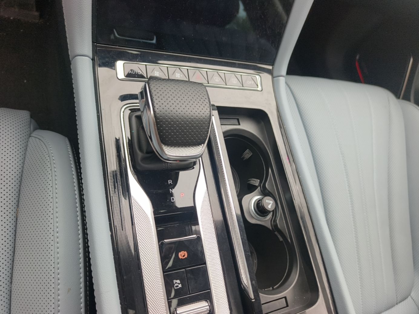 Hongqi H5 PHEV 2025 170 Super Hybrid Version — снимка 16