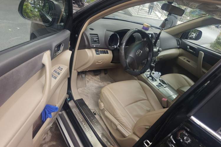 Used Toyota Highlander 2012 2.7L Two-Wheel Drive 7-Seater Elite Edition