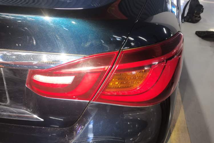 Used Infiniti Q70 2015 Q70L 2.5L Elite Edition Right Rear Taillight