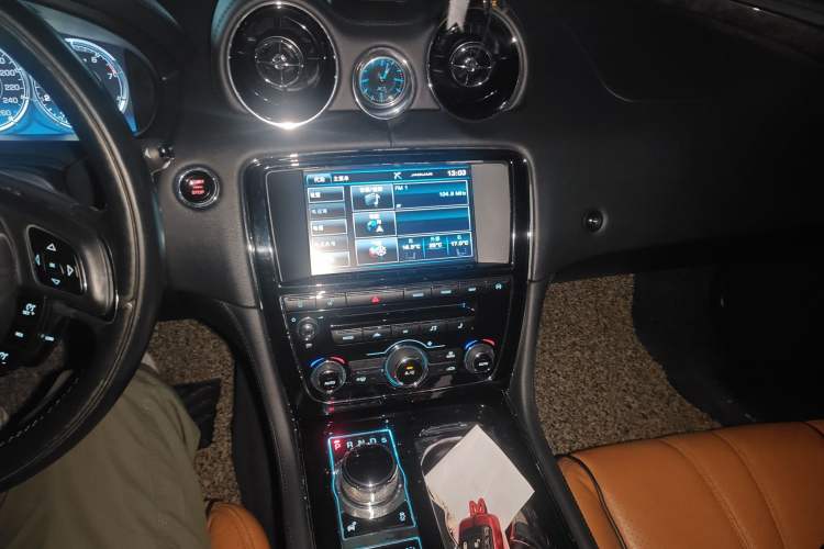 Used Jaguar XJ 2014 XJL 3.0 SC Two-Wheel-Drive Panoramic Business Edition
