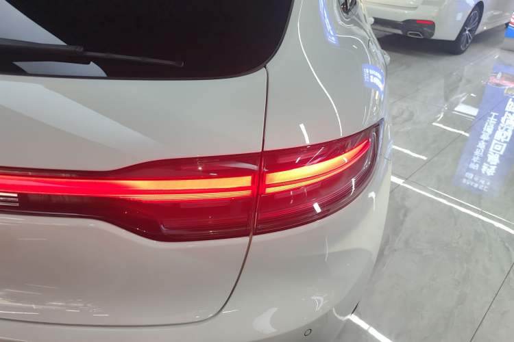 Used Porsche Macan 2018 Macan 2.0T Right Rear Taillight