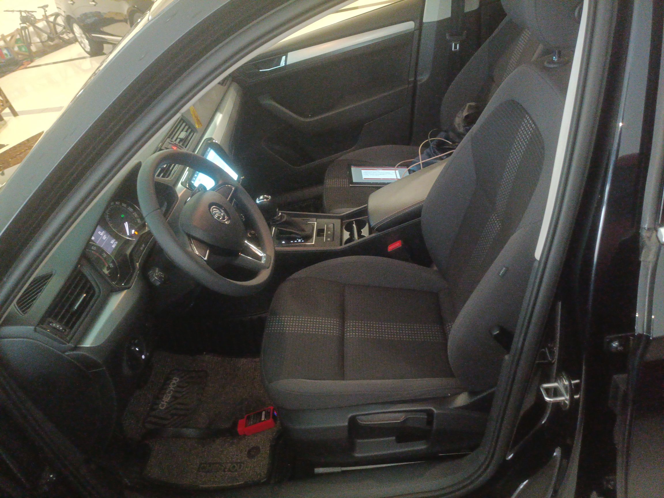 Переднее сиденье в автомобиле