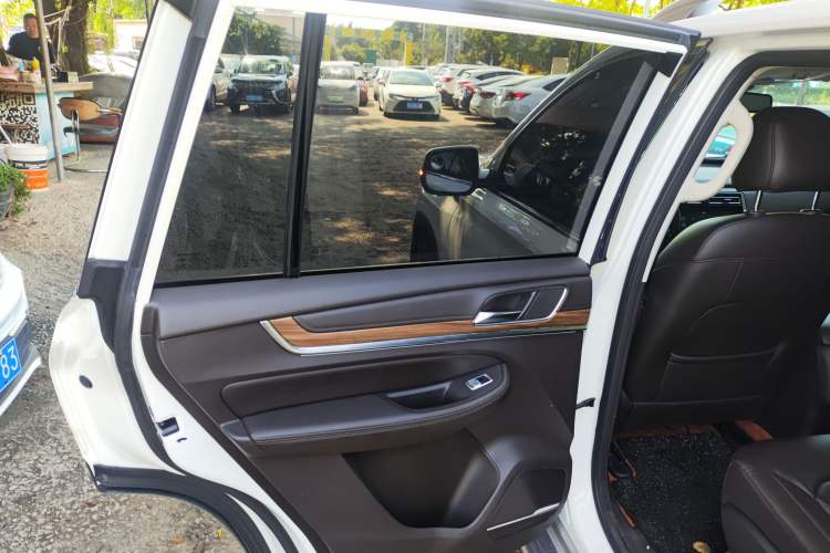 Used Roewe RX8 2019 30T Smart Connectivity Two-Wheel Drive Supreme Flagship Edition
