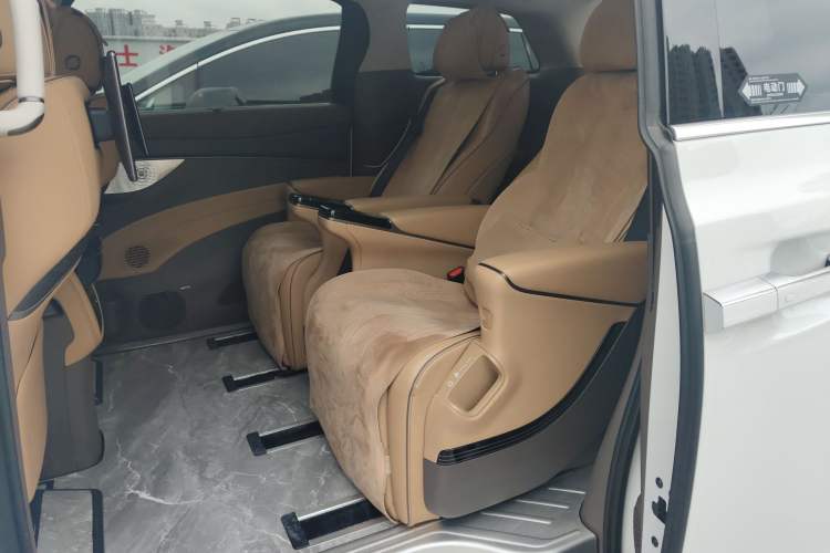 Used Denza D9 2022 EV 600 Four-Wheel Drive Flagship Model
