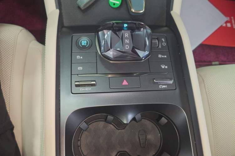 Used BYD Qin L 2024 DM-i 120KM Leading Model Gear Lever