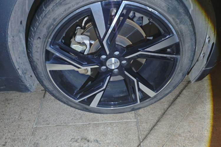 Used Zeekr 001 2022 Long-Range Dual-Motor WE Edition Right Front Wheel Hub