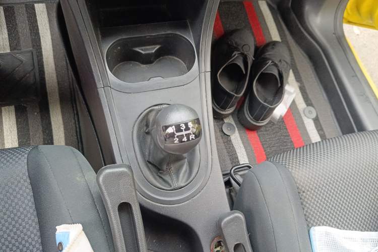 Used MG 3 2014 1.5L Manual Elite Edition Gear Lever