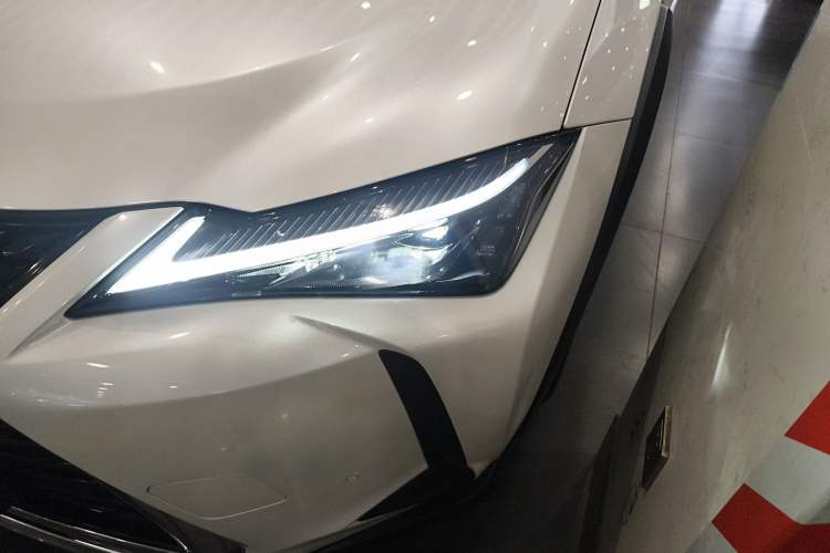 Used Lexus UX 2022 260h Explore-Edition Left Front Headlight