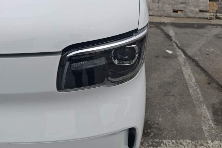 Used Wuling Zhiguang New Energy 2025 Standard Model Left Front Headlight