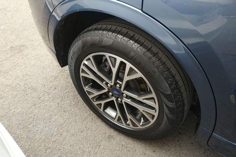 Used Ford Escape 2020 EcoBoost 245 Four-Wheel Drive Luxury Edition Exterior 5