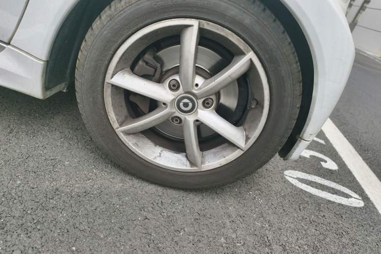 Used smart fortwo 2012 1.0T Convertible Passion Edition Right Front Wheel Hub