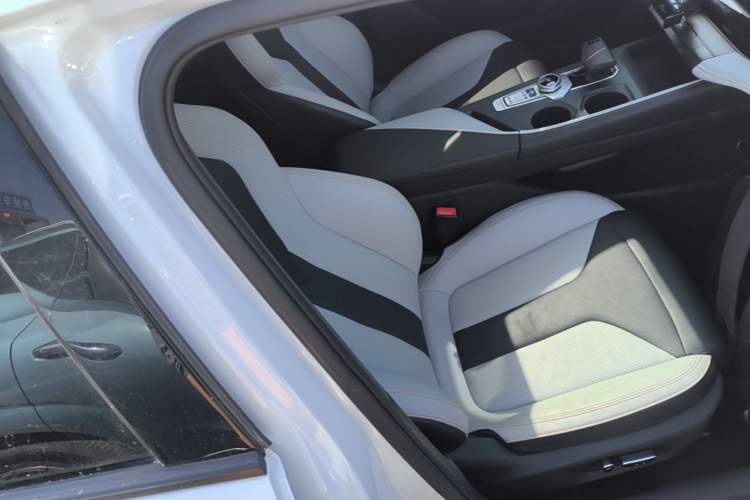 Used CHANGAN UNI-V iDD 2024 Blue Whale Smart Electric iDD 136km ZhiKu Model