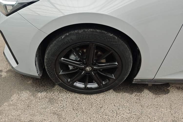 Used CHANGAN UNI-V 2022 1.5T Prestige Version Left Front Wheel Hub