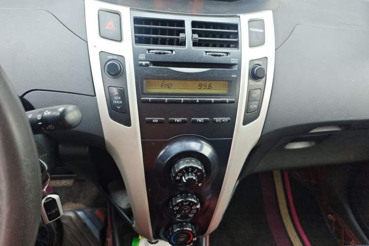 Used Toyota Yaris 2011 1.6E Automatic Charm Edition Audio And AC Panel