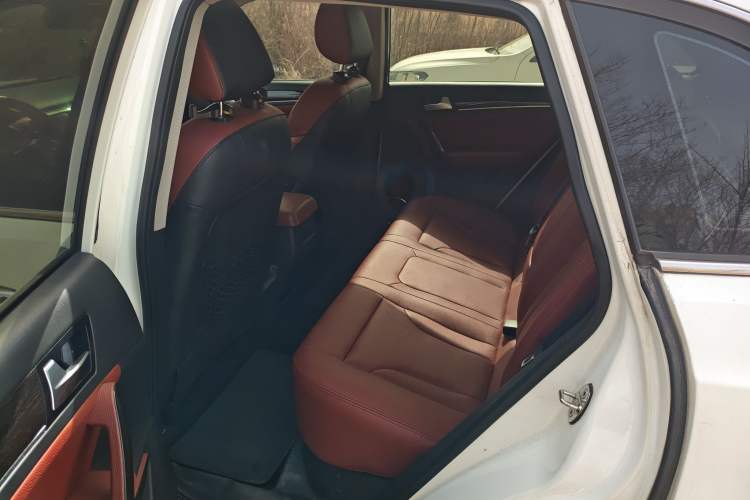 Used Zotye T600 2015 2.0T DCT Prestige Edition Left Rear Seat