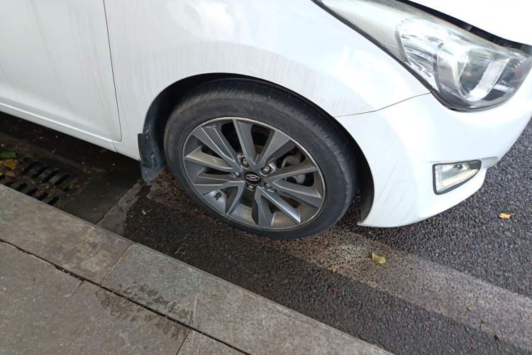 Used Hyundai Elantra (5th Generation / Langdong) 2015 1.6L Automatic Luxury Model Right Front Wheel Hub