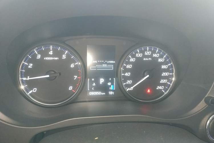 Used Mitsubishi Outlander 2019 2.0L Two-Wheel Drive Comfort Edition 5 Seats China VI Standard Instrument Cluster