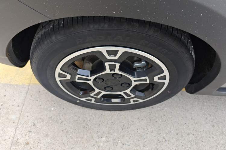 Used Geely Galaxy Panda 2025 210km Panda Rider Left Front Wheel Hub