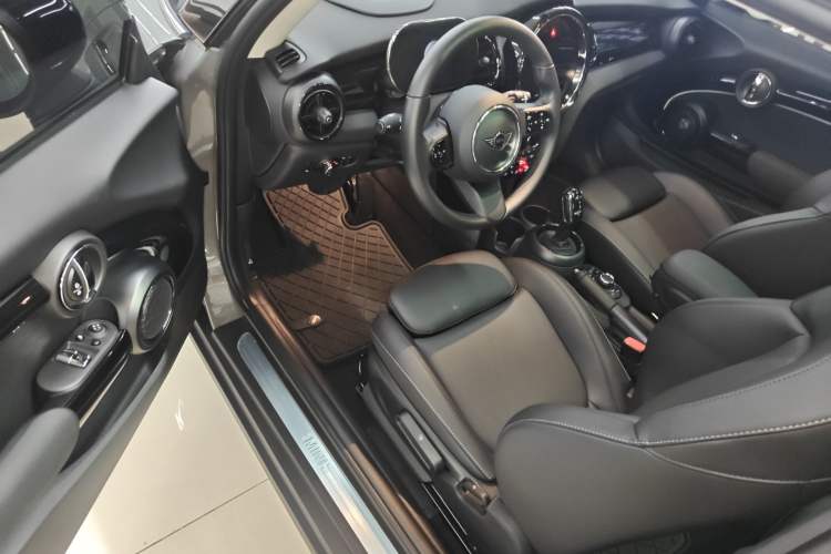 Used MINI MINI 2023 1.5T COOPER Artist
