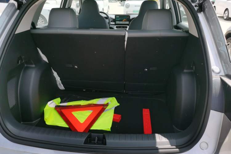 Used Geely Galaxy Geome 2026 Model 310km Youth Edition Trunk