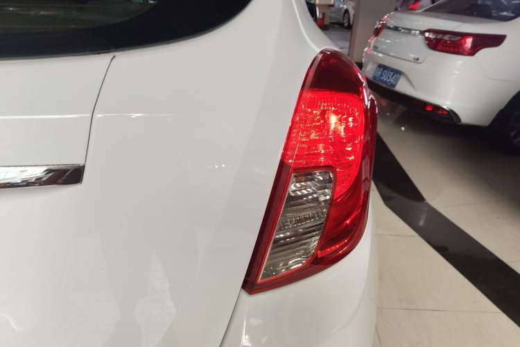 Used Buick Encore 2014 1.4T Automatic Two-Wheel Drive Urban Elite Model Exterior 3