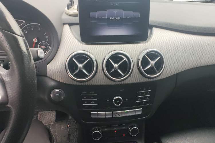 Used Mercedes-Benz B-Class 2018 B 200 Sport Edition Audio And AC Panel