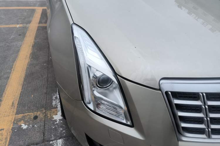 Used Cadillac XTS 2014 28T Comfort Version Right Front Headlight