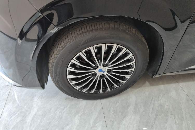 Used Denza D9 2022 DM-i 1040 Prestige Model
