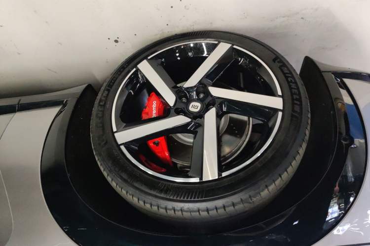 Used Xiaomi Auto YU7 2025 Ultra-Long Range High-Performance All-Wheel-Drive Max Edition Left Front Wheel Hub