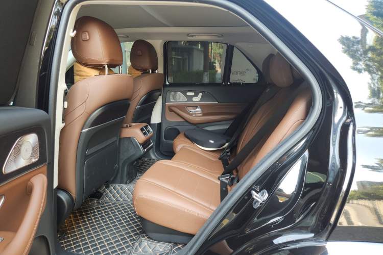 Used Mercedes-Benz GLE 2024 GLE 450 4MATIC Luxury Model Left Rear Seat