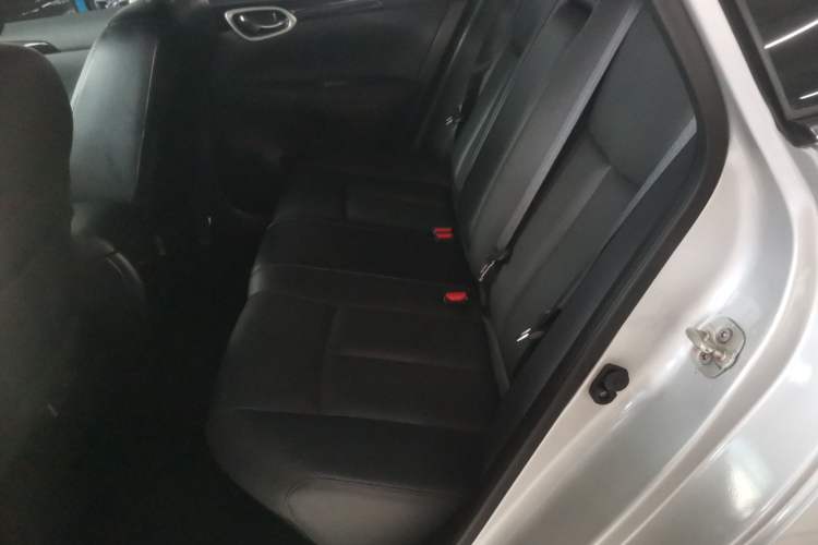 Used Nissan Sylphy 2019 1.6XV CVT Smart Connect Luxury Edition China VI Standard Left Rear Seat