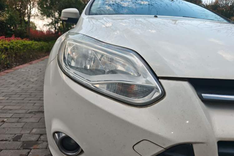 Used Ford Focus 2012 Sedan 1.6L Automatic Fashion Edition
