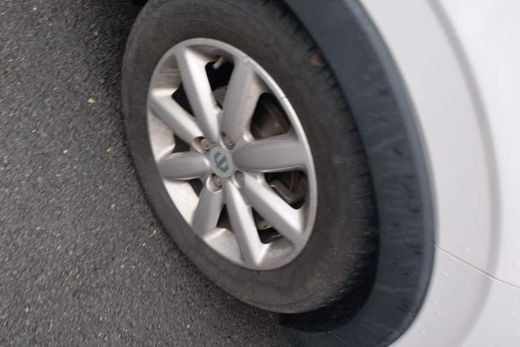 Used Leapmotor T03 2022 Star Diamond Edition Right Front Wheel Hub