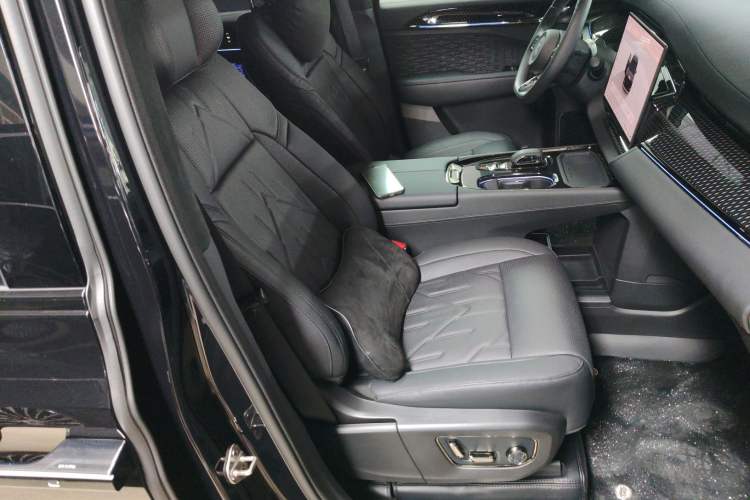 Used Zeekr 009 2024 7-Seater Aisle Version 108 kWh Right Front Seat